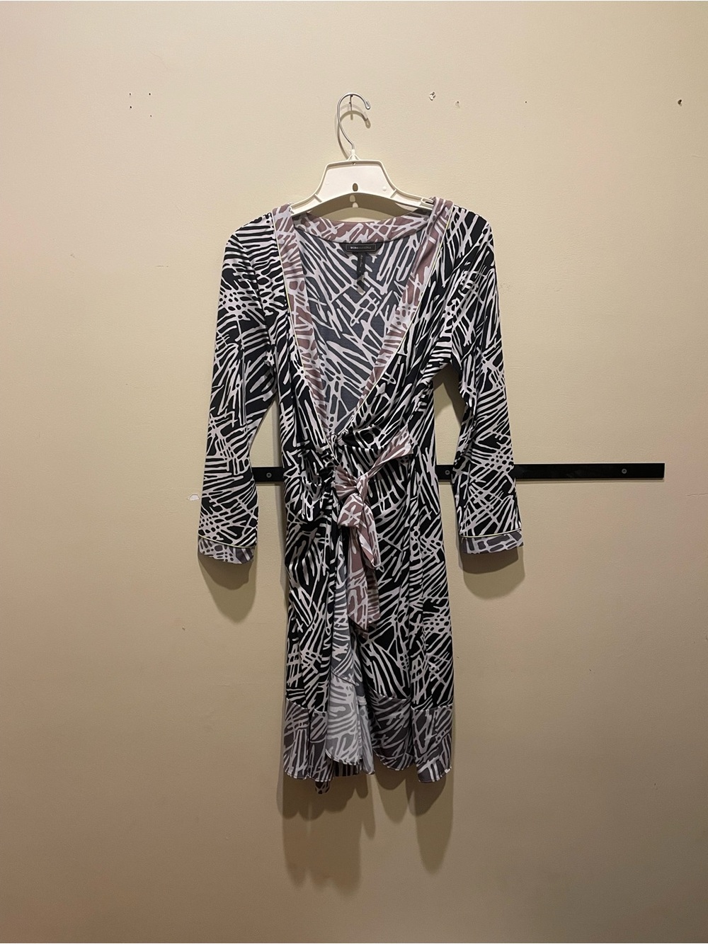 BCBGMaxazria Animal Print long sleeve midi dress size medium